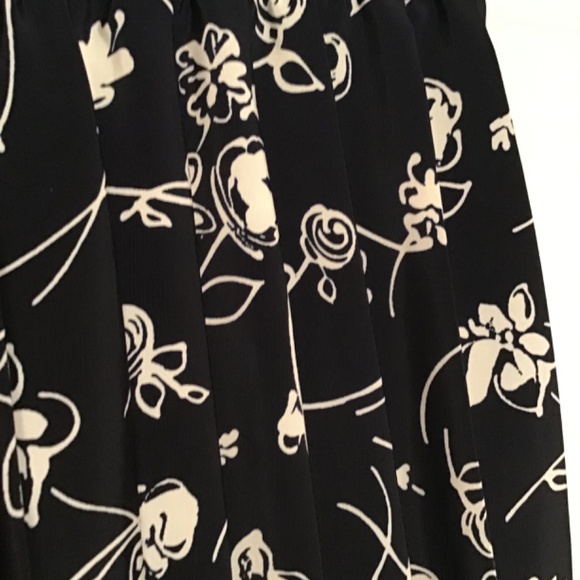 SMW pleated skirt - Picture 2 of 3